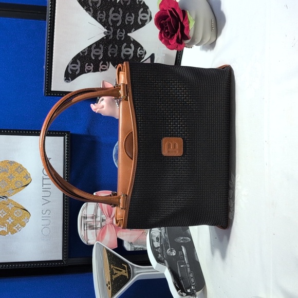 Bally Elegant Black and Tan Leather Shoulder Bag - RARE